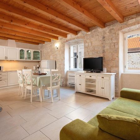Villa Mama - Traditional Apartments In Omis, Free Parking 외부 사진