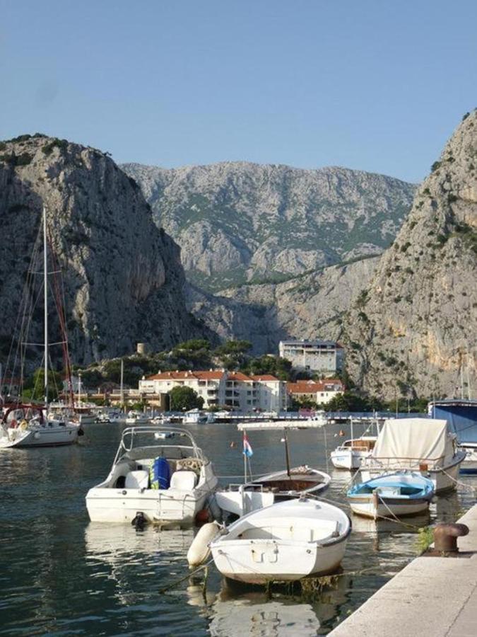 Villa Mama - Traditional Apartments In Omis, Free Parking 외부 사진