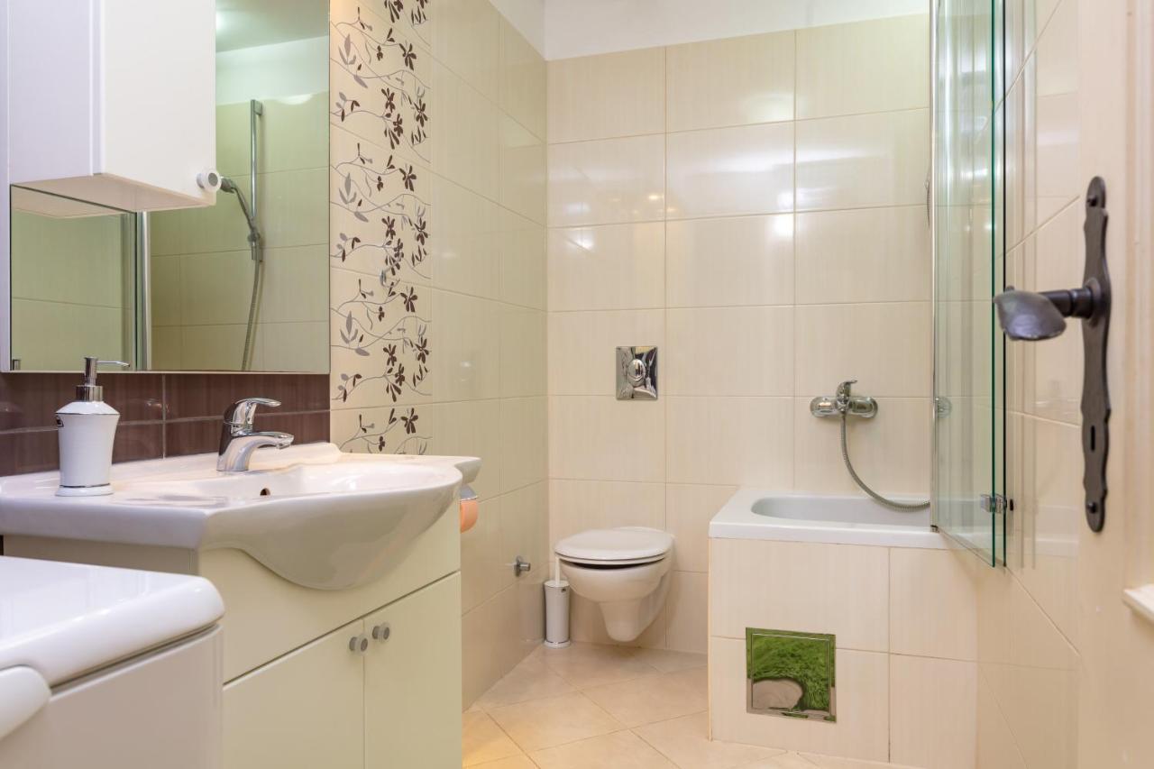 Villa Mama - Traditional Apartments In Omis, Free Parking 외부 사진