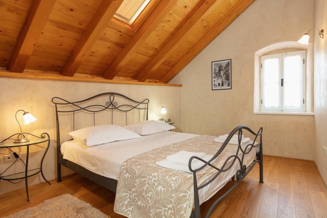 Villa Mama - Traditional Apartments In Omis, Free Parking 외부 사진