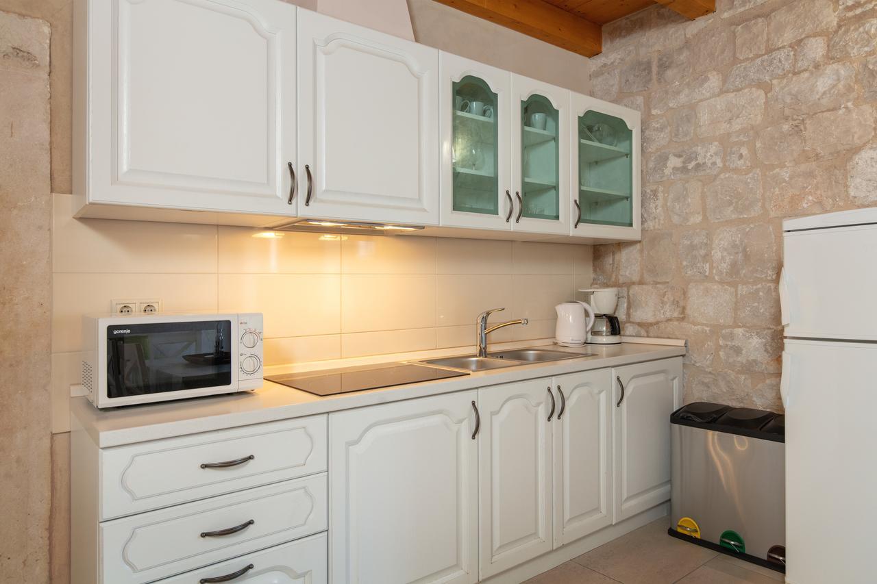Villa Mama - Traditional Apartments In Omis, Free Parking 외부 사진