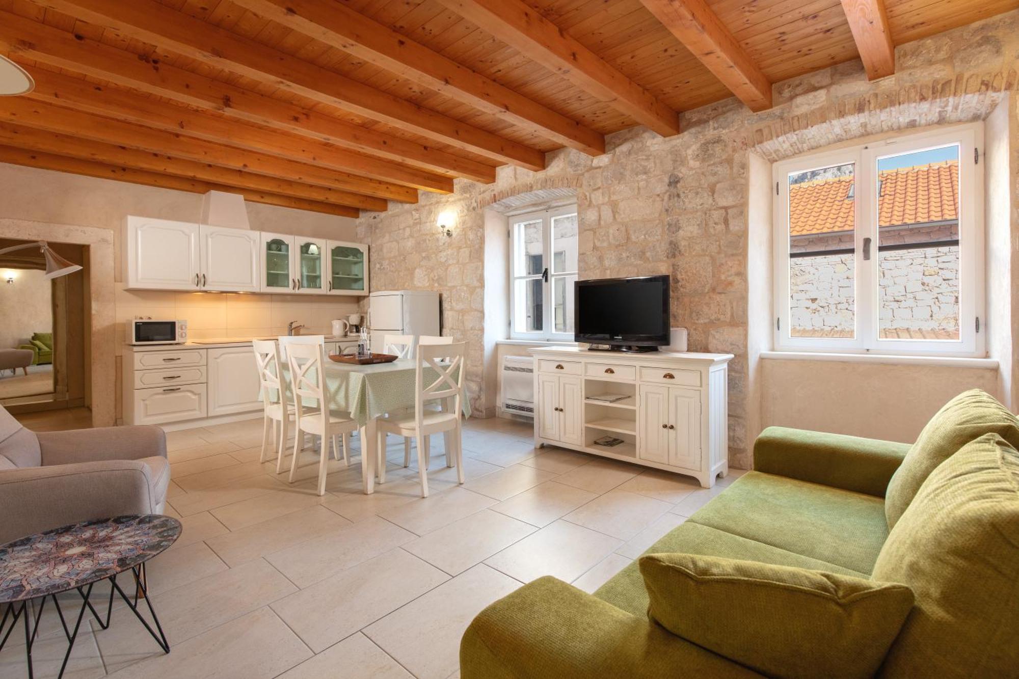 Villa Mama - Traditional Apartments In Omis, Free Parking 외부 사진