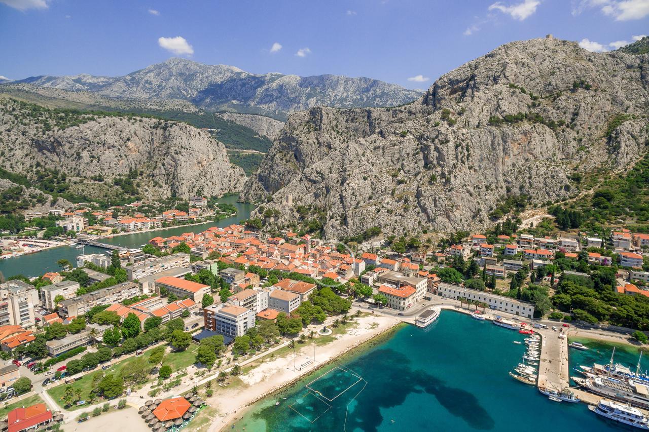 Villa Mama - Traditional Apartments In Omis, Free Parking 외부 사진