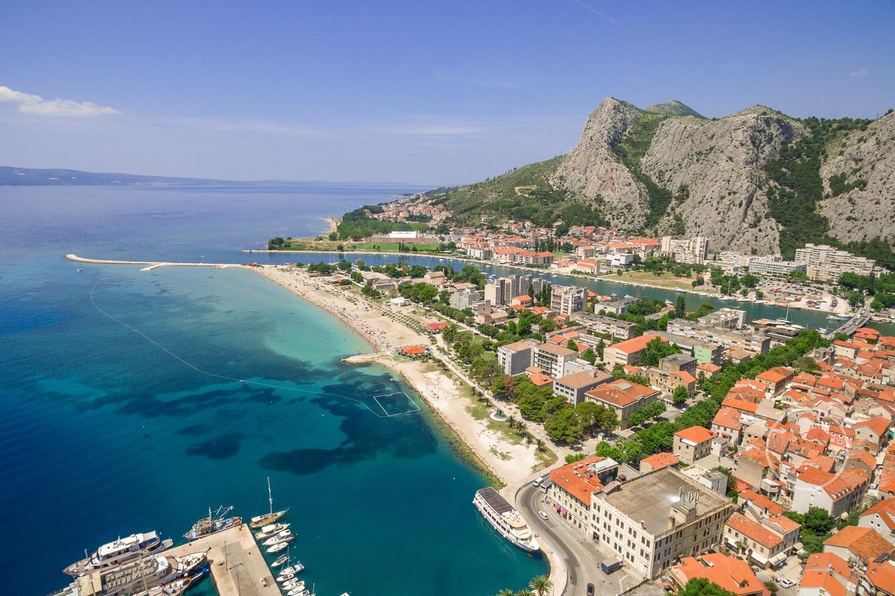 Villa Mama - Traditional Apartments In Omis, Free Parking 외부 사진