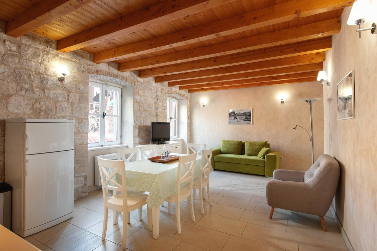 Villa Mama - Traditional Apartments In Omis, Free Parking 외부 사진