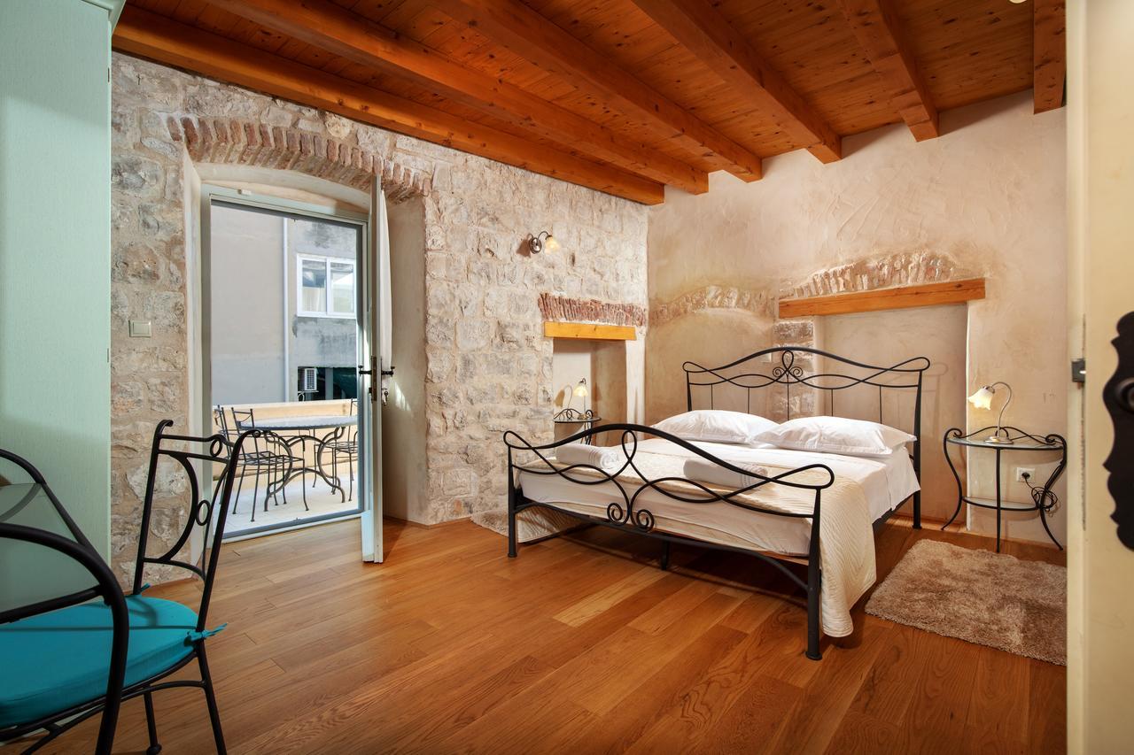 Villa Mama - Traditional Apartments In Omis, Free Parking 외부 사진