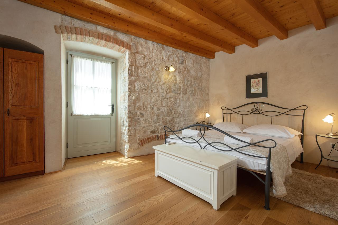 Villa Mama - Traditional Apartments In Omis, Free Parking 외부 사진