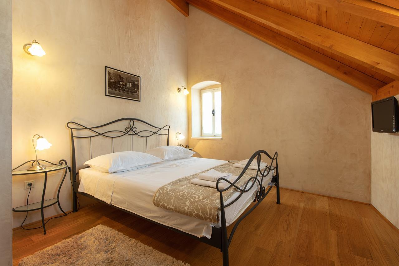 Villa Mama - Traditional Apartments In Omis, Free Parking 외부 사진