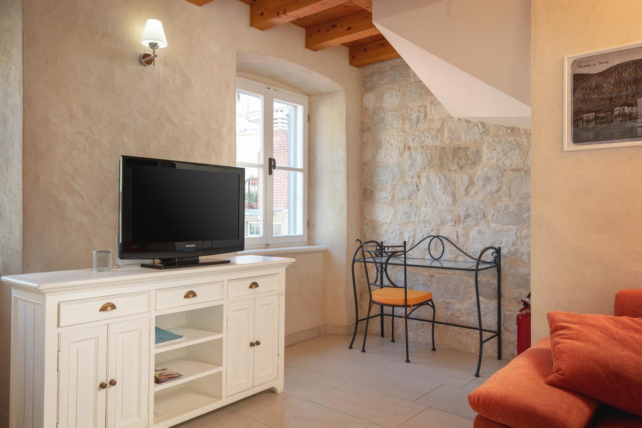 Villa Mama - Traditional Apartments In Omis, Free Parking 외부 사진