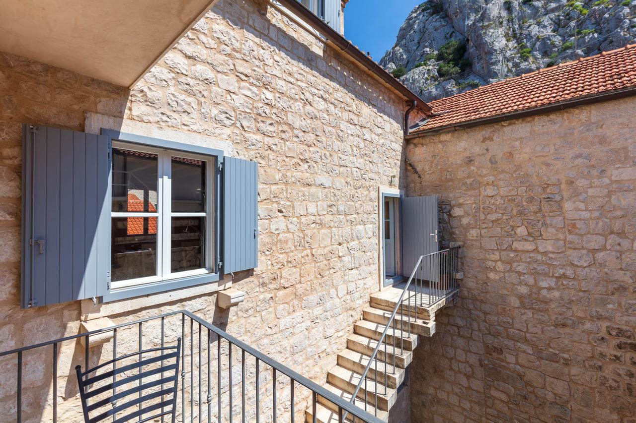 Villa Mama - Traditional Apartments In Omis, Free Parking 외부 사진