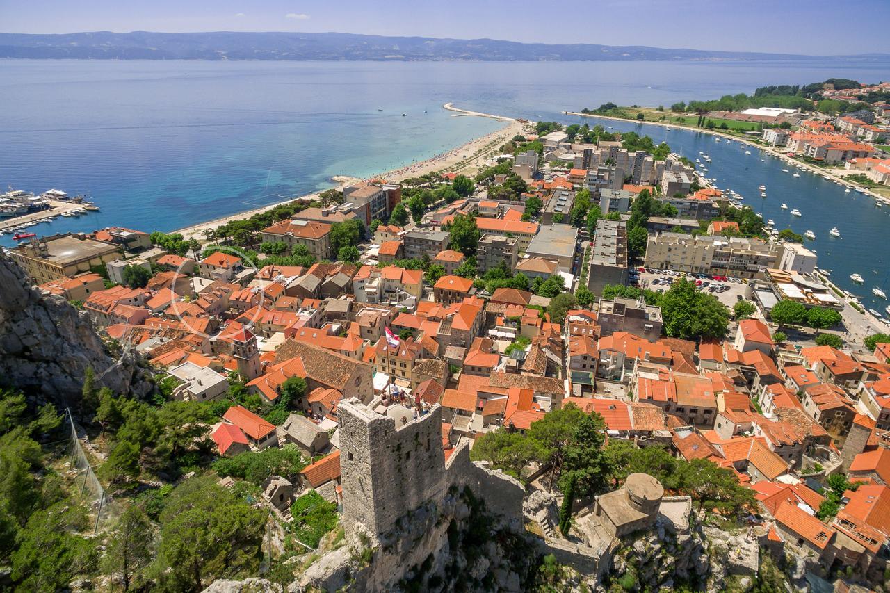 Villa Mama - Traditional Apartments In Omis, Free Parking 외부 사진