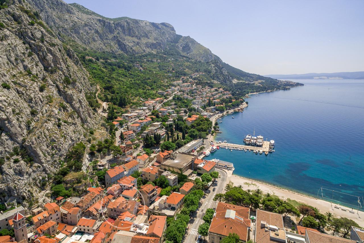 Villa Mama - Traditional Apartments In Omis, Free Parking 외부 사진